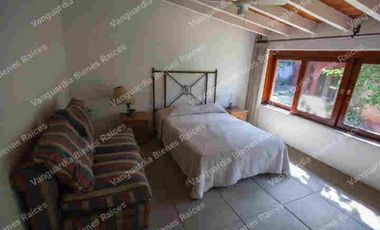 En venta casa  muy cerca de Tepoztlán Morelos. Gran terreno, escriturada! Con cancha de tenis, alberca, rodeado de naturaleza!