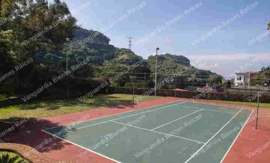 En venta casa  muy cerca de Tepoztlán Morelos. Gran terreno, escriturada! Con cancha de tenis, alberca, rodeado de naturaleza!