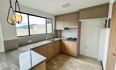 úlitma Casa de Venta esquinera en el Valle de los Chillos - Sector La Moya