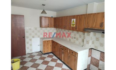Acogedora Casa en Venta Cerca a Municipalidad de Los Olivos