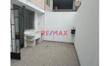 Acogedora Casa en Venta Cerca a Municipalidad de Los Olivos