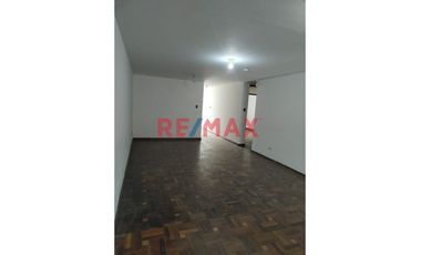 Acogedora Casa en Venta Cerca a Municipalidad de Los Olivos
