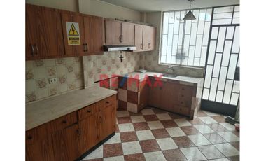 Acogedora Casa en Venta Cerca a Municipalidad de Los Olivos