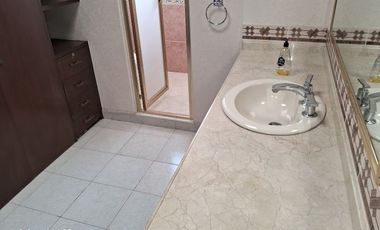 VENDO CASA GRANDES ESPACIOS