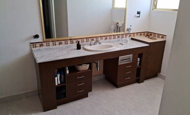 VENDO CASA GRANDES ESPACIOS