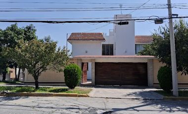 VENDO CASA GRANDES ESPACIOS