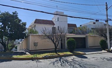 VENDO CASA GRANDES ESPACIOS