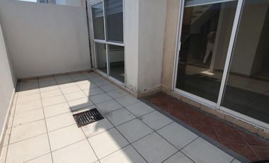 Casa climatizada de 3 recámaras en clúster en Dream Lagoons. Vigilancia 24/7