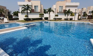 Casa climatizada de 3 recámaras en clúster en Dream Lagoons. Vigilancia 24/7