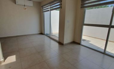 Casa climatizada de 3 recámaras en clúster en Dream Lagoons. Vigilancia 24/7