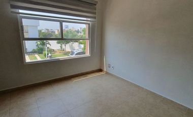 Casa climatizada de 3 recámaras en clúster en Dream Lagoons. Vigilancia 24/7