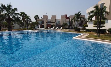 Casa climatizada de 3 recámaras en clúster en Dream Lagoons. Vigilancia 24/7