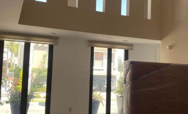 Casa en renta en la vista country zona atlixcayotl