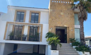 Casa en renta en la vista country zona atlixcayotl