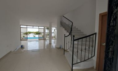 Samborondon, Vendo Hermosa Casa Remodelada con Vista al Rio