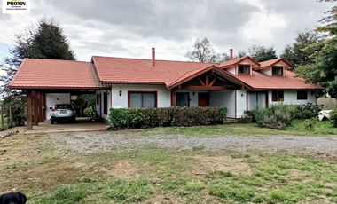 EN VENTA DOS AMPLIAS CASAS EN PARCELA A 5 MINUTOS  DE VILLARRICA