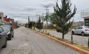 VENTA Dos lotes, en esquina, escrituras independientes, con acceso a servicios