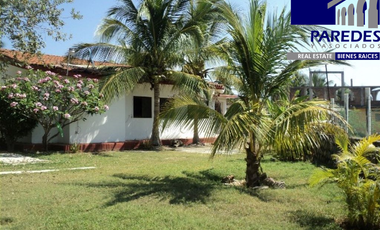 C113 Casa en Venta 3 recámaras piscina cerca playa Troncones