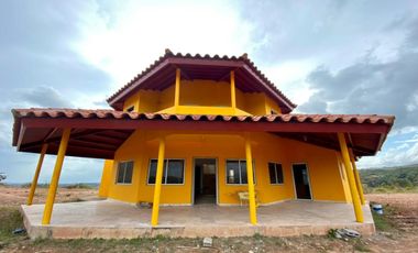 CASA DE CAMPO EN VENTA EN EL CALVARIO LAS LAJAS CHAME PANAMÁ