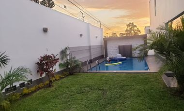 En venta Espectacular Casa en con piscina en la Molina: ¡Tu Hogar Ideal