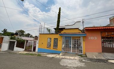 Se vende casa en colonia Santiaguito 5 recamaras con departamento independiente en segunda planta