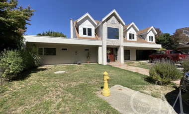 Gran casa en el centro de Isla Teja
