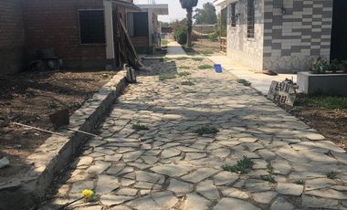 Venta de Terreno con Casa en Zona Industrial