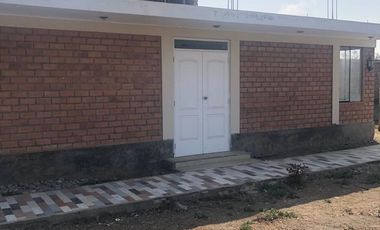 Venta de Terreno con Casa en Zona Industrial