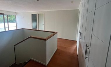 Vendemos amplio departamento dúplex en Condominio las Encinas