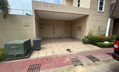 Oportunidad Vendo villa totalmente equipada en San Sebastián