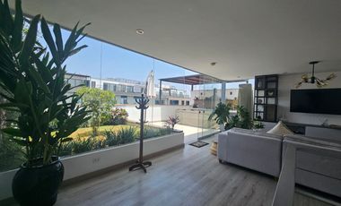 Miraflores: Venta de Moderno y Bien Distribuido Duplex. Vista Exterior.