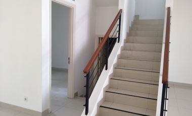 Disewakan Rumah Cluster Ruby Pondok Hijau Golf Gading Serpong Tangerang Murah Bagus Siap Huni Lokasi Nyaman Strategis