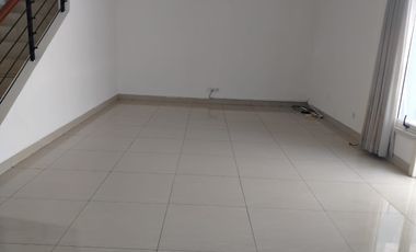 Disewakan Rumah Cluster Ruby Pondok Hijau Golf Gading Serpong Tangerang Murah Bagus Siap Huni Lokasi Nyaman Strategis