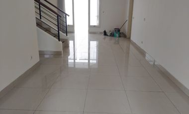 Disewakan Rumah Cluster Ruby Pondok Hijau Golf Gading Serpong Tangerang Murah Bagus Siap Huni Lokasi Nyaman Strategis