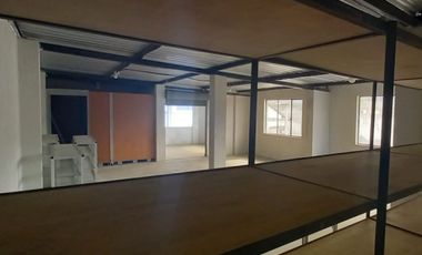 ¡Oportunidad en Calderón! Propiedad con oficinas y bodegas, ideal para Fábricas, Talleres, Empresa o Proyectos Educativos 🏢