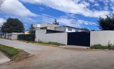 ¡Oportunidad en Calderón! Propiedad con oficinas y bodegas, ideal para Fábricas, Talleres, Empresa o Proyectos Educativos 🏢