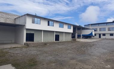 ¡Oportunidad en Calderón! Propiedad con oficinas y bodegas, ideal para Fábricas, Talleres, Empresa o Proyectos Educativos 🏢