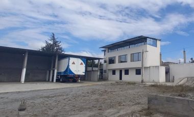 ¡Oportunidad en Calderón! Propiedad con oficinas y bodegas, ideal para Fábricas, Talleres, Empresa o Proyectos Educativos 🏢