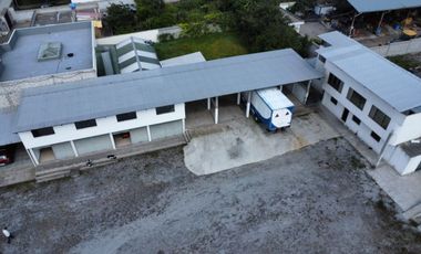 ¡Oportunidad en Calderón! Propiedad con oficinas y bodegas, ideal para Fábricas, Talleres, Empresa o Proyectos Educativos 🏢