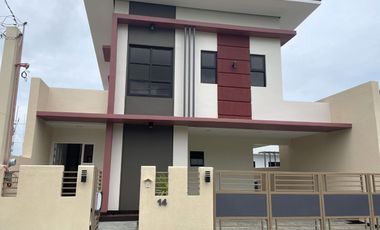 Embrace Elegance: Move-in Ready 3-Bedroom House for Sale in The Parkplace Village Imus Cavite - Your New Year's Home Awaits!