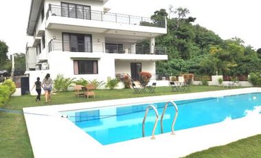 Multi-Level 9 Bedrooms House w/ Pool Overlooking the Ocean in Maria Luisa