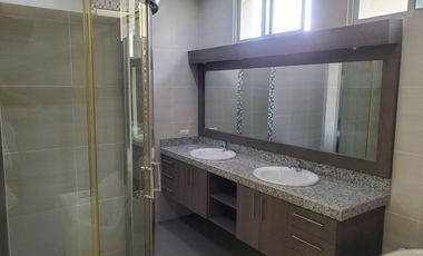 Casa de venta en la Urbanización Condado de Vicolinci, 3 dormitorios.