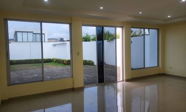 Casa de venta en la Urbanización Condado de Vicolinci, 3 dormitorios.