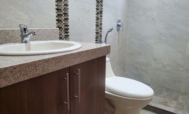Casa de venta en la Urbanización Condado de Vicolinci, 3 dormitorios.