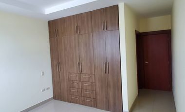 Casa de venta en la Urbanización Condado de Vicolinci, 3 dormitorios.