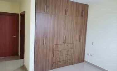 Casa de venta en la Urbanización Condado de Vicolinci, 3 dormitorios.