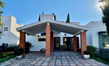 Casa en venta en Puebla Atlixco Club de Golf El Cristo con jardín grande