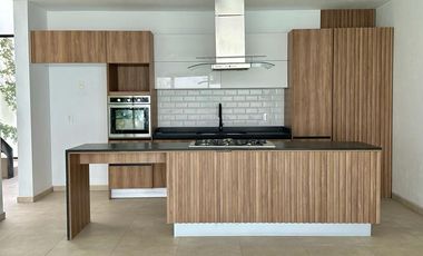 Casa nueva en venta en Sendero las Moras, para estrenar! con Casa Club