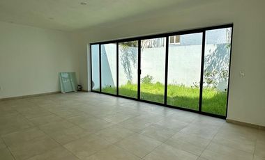 Casa nueva en venta en Sendero las Moras, para estrenar! con Casa Club