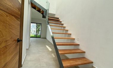Casa nueva en venta en Sendero las Moras, para estrenar! con Casa Club